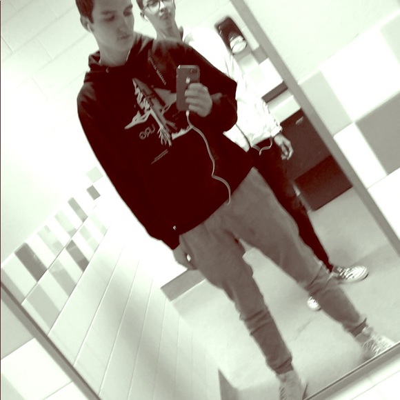 Meet your Posher, Hunter - Picture 1 of 1